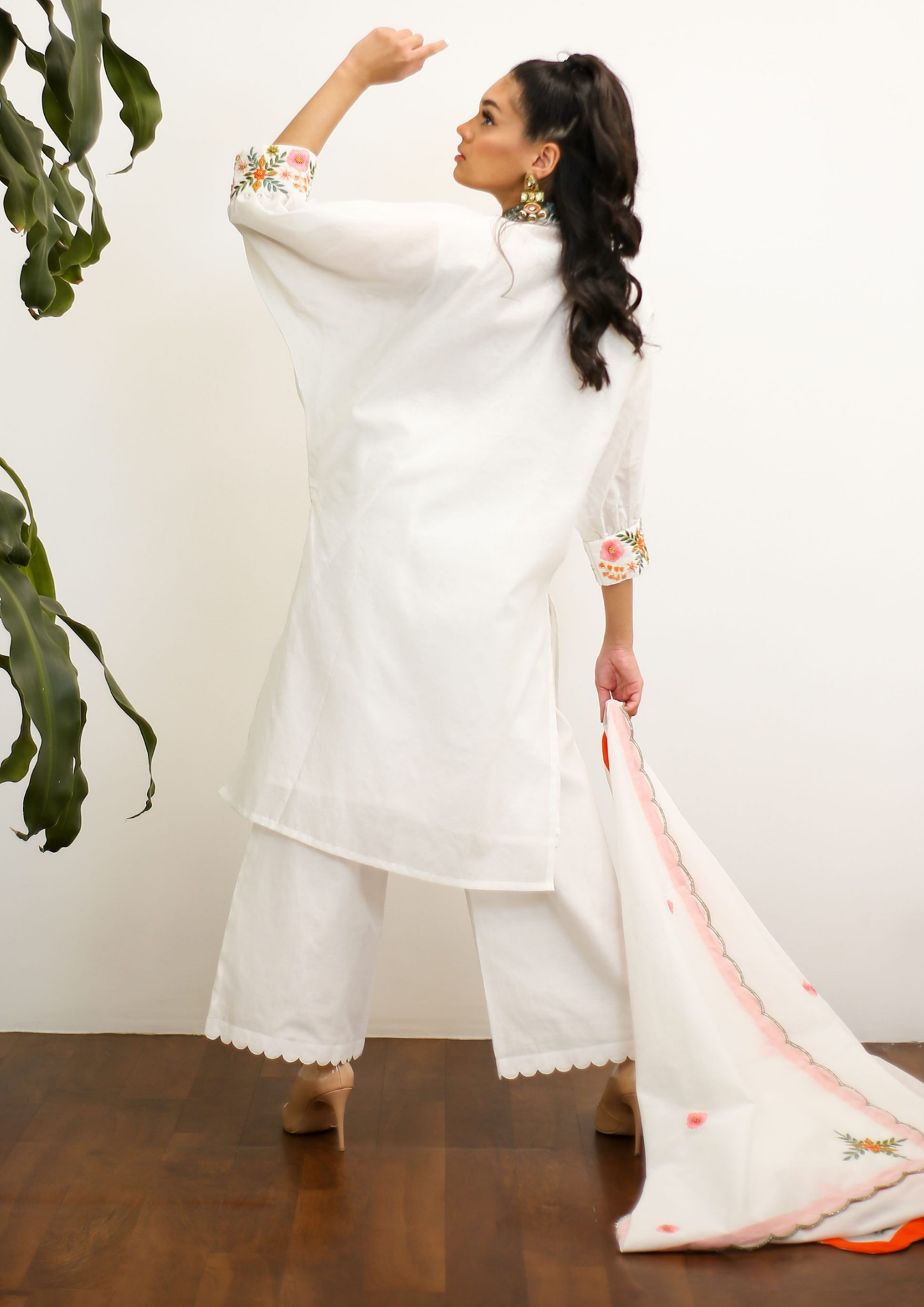 Sorbet Pari White Kaftan Kurta Set.